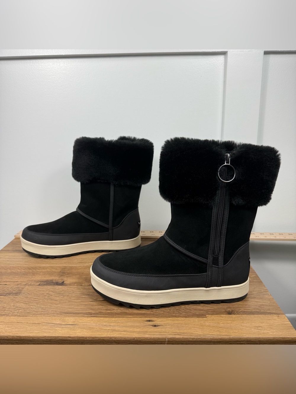 Koolaburra by UGG Tynlee Waterproof Suede Fur Boots Black Women’s Size 10